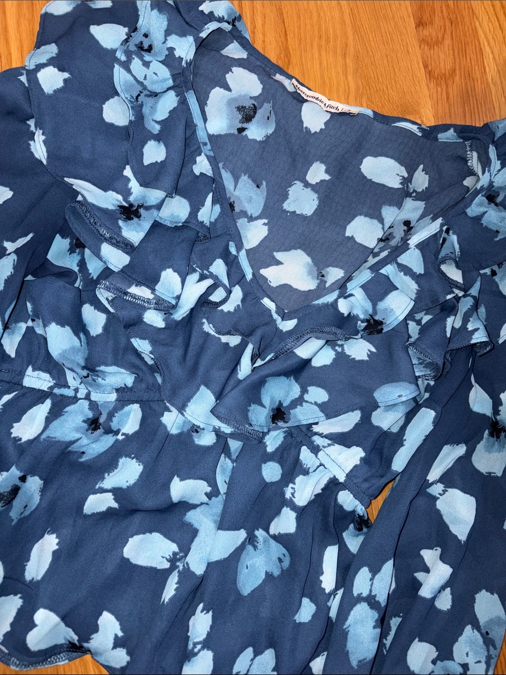 Abercrombie & Fitch Loose Long Sleeve Floral Ruffle Blouse